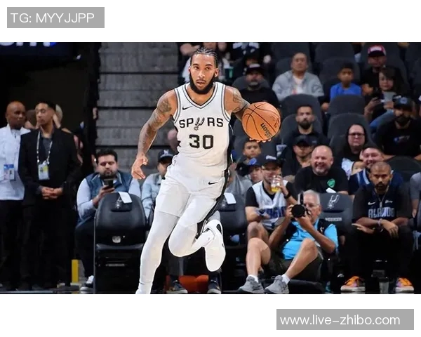 尚帕尼状态回暖全场表现出色14投8中三分命中率高达44砍下20分10板4助