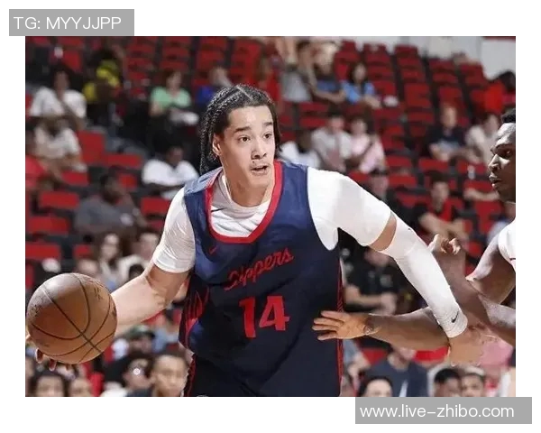 泰伦卢赞尼德豪泽拼劲十足能量满满抢板盖帽表现出色贡献六个进攻篮板 泰伦卢赞尼德豪泽拼劲十足能量满满抢板盖帽表现出色贡献六个进攻篮板